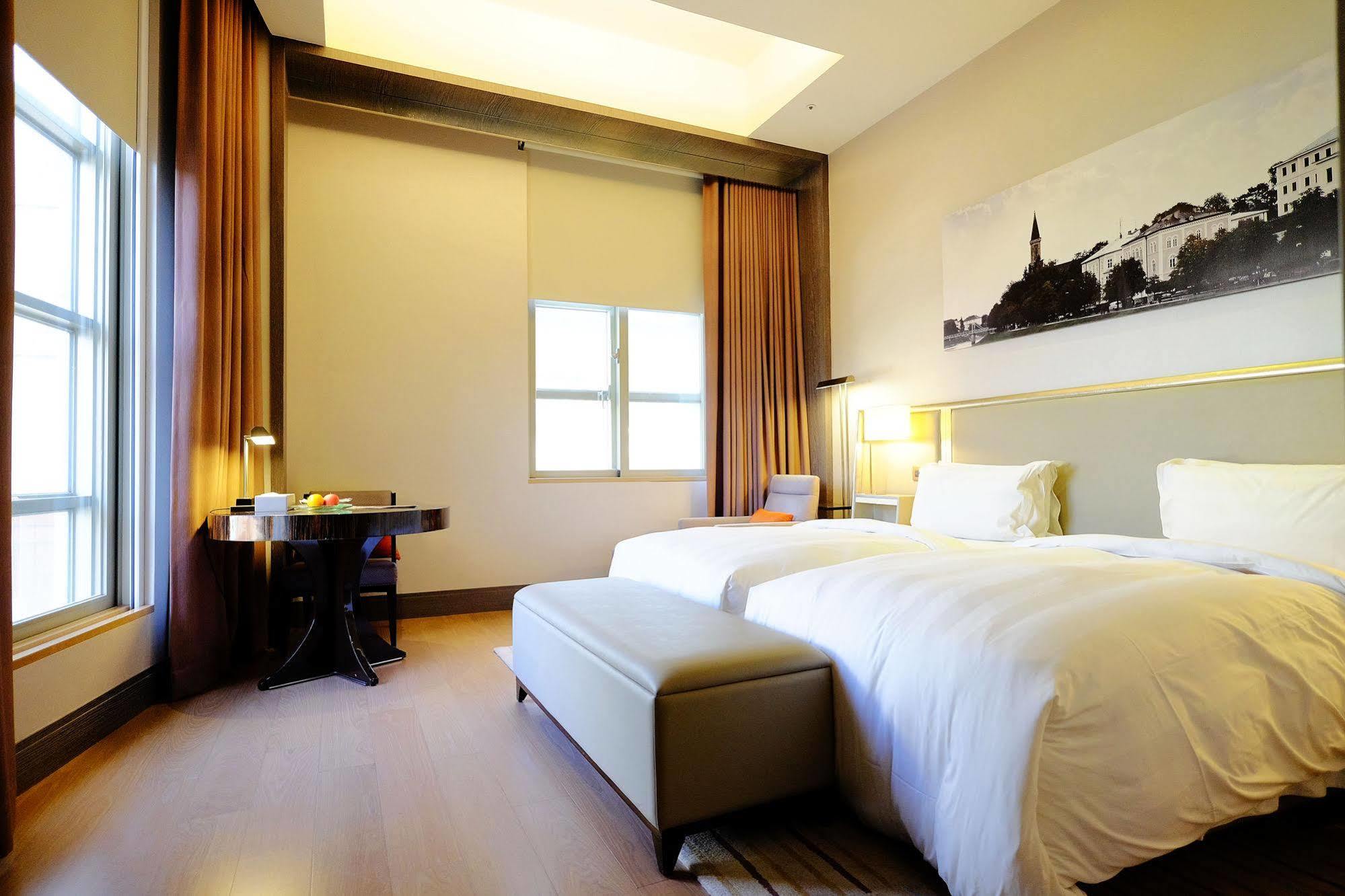 - Nandong 4* Taipei