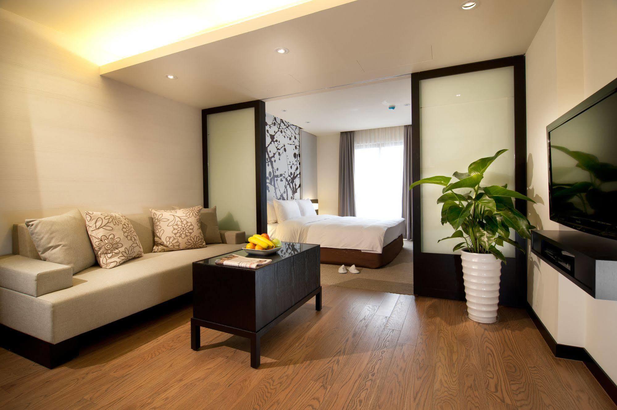 The Corner House 3*