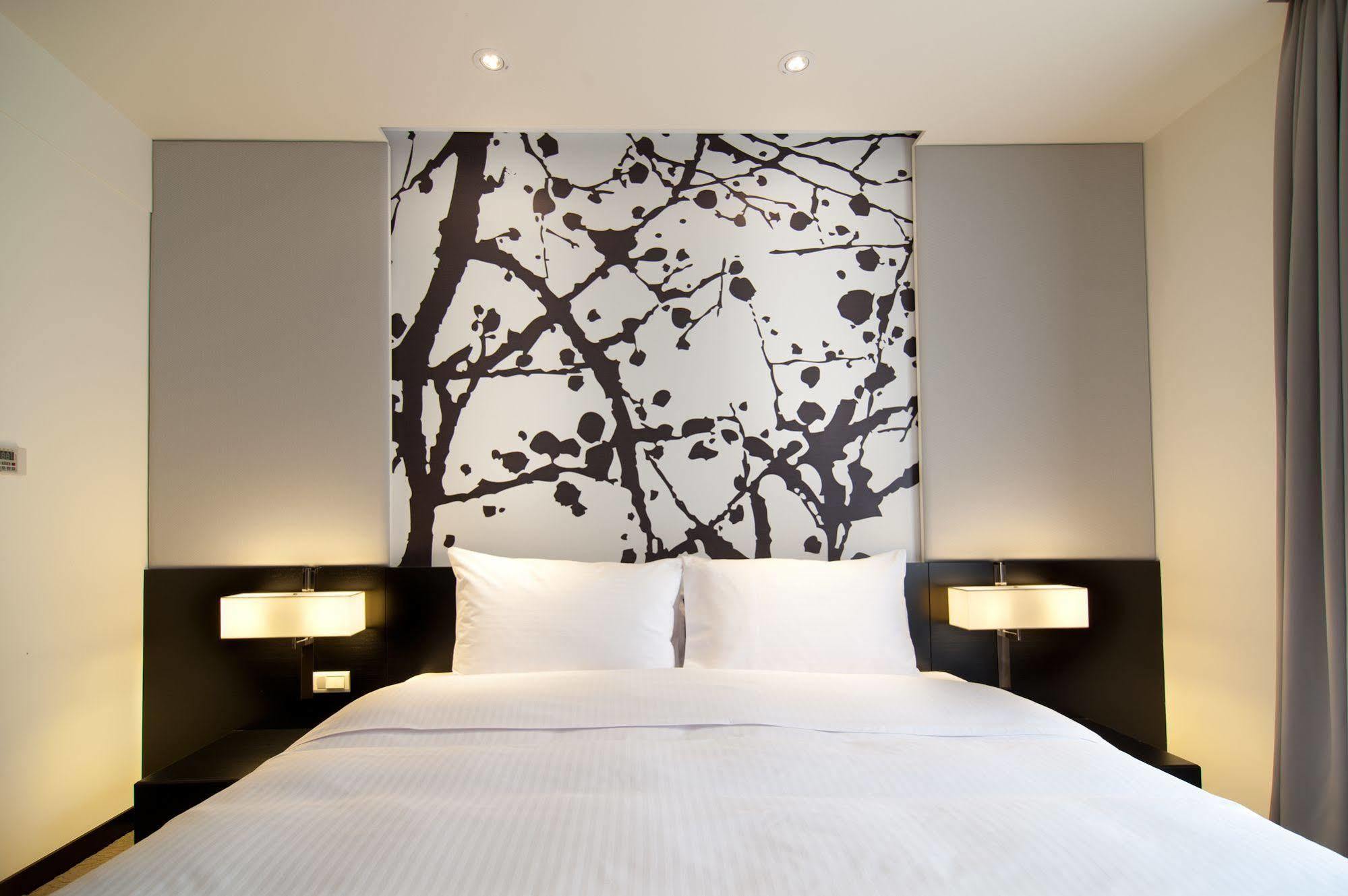 The Corner House Hotel 3*