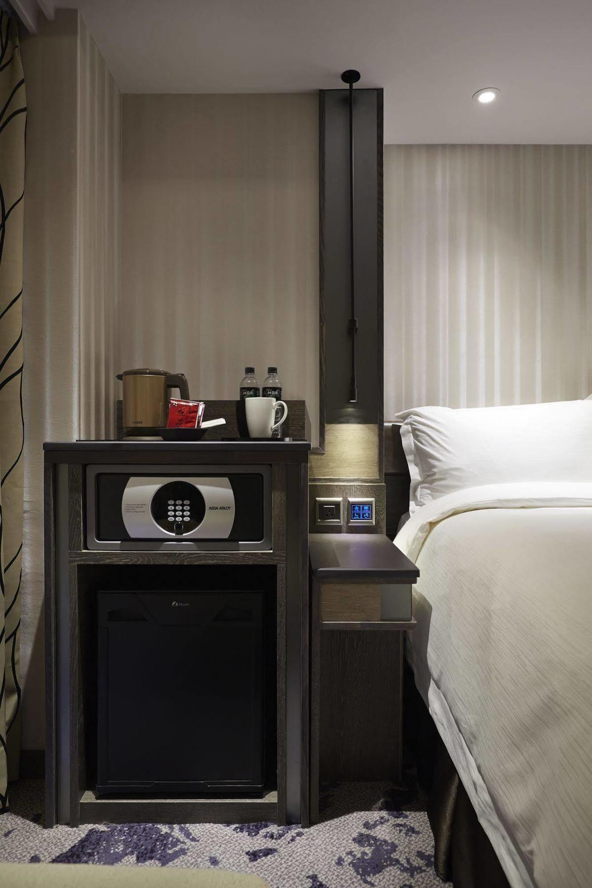 At Ximen Hotel 3*
