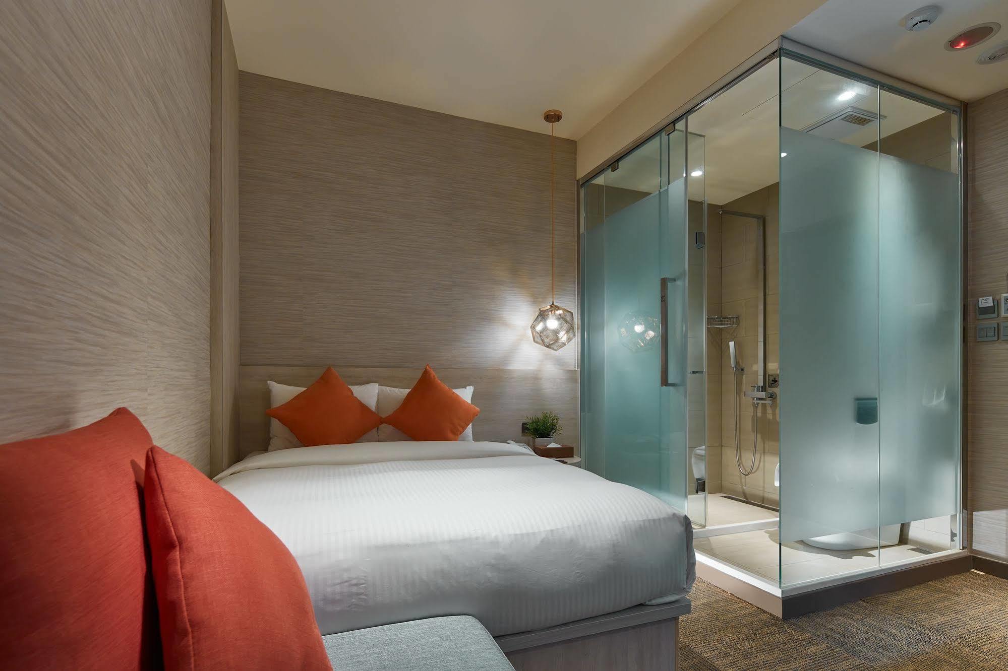 Hotel Via Station 3*