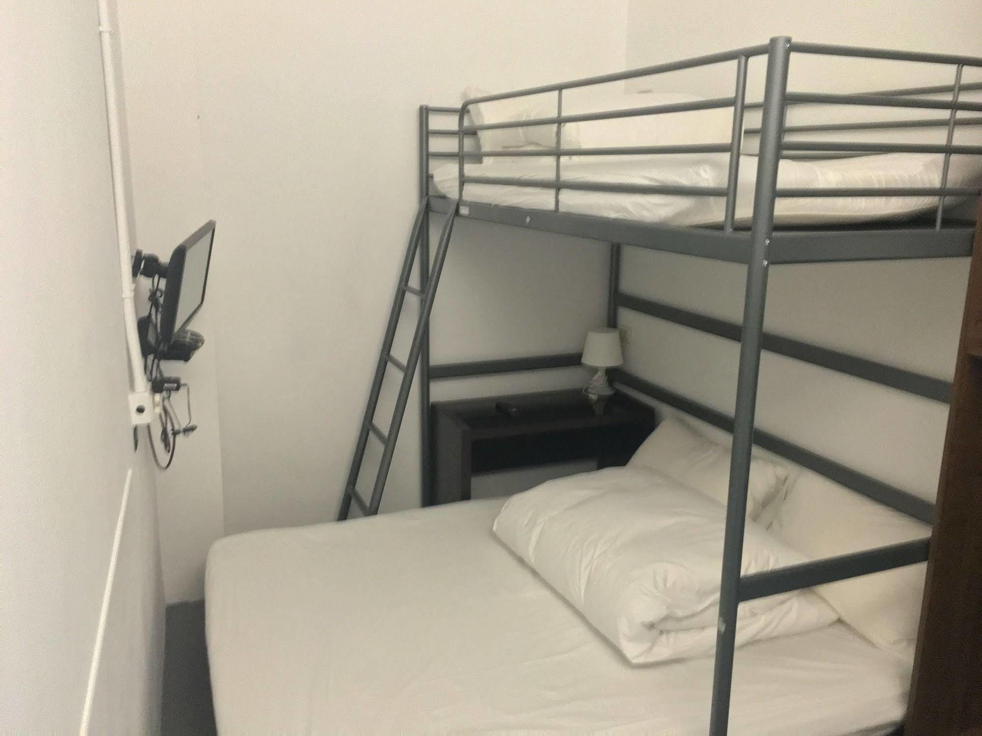 Hostel Cube- Minquan Taipei