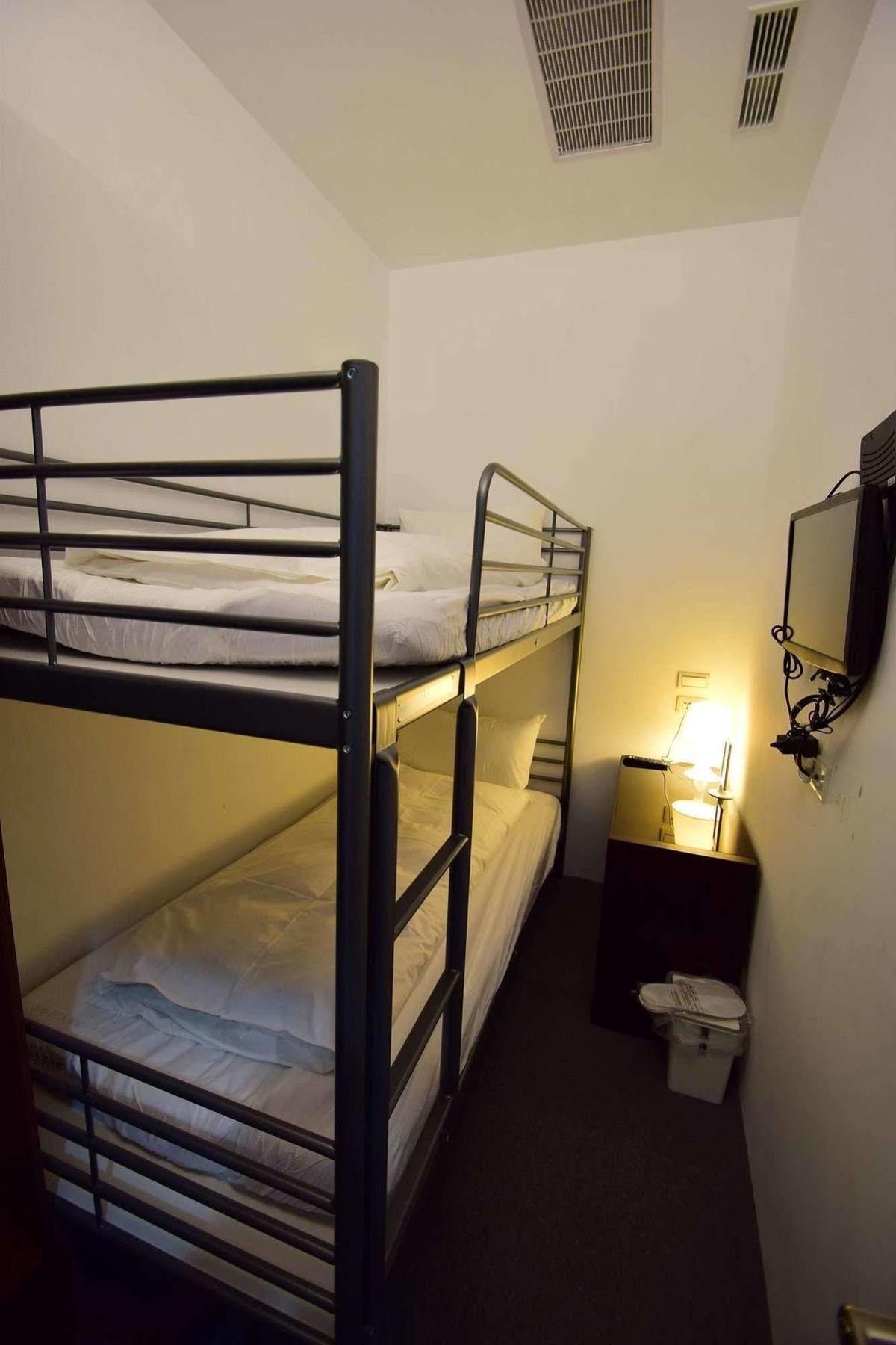 Hostel Cube- Minquan Taipei