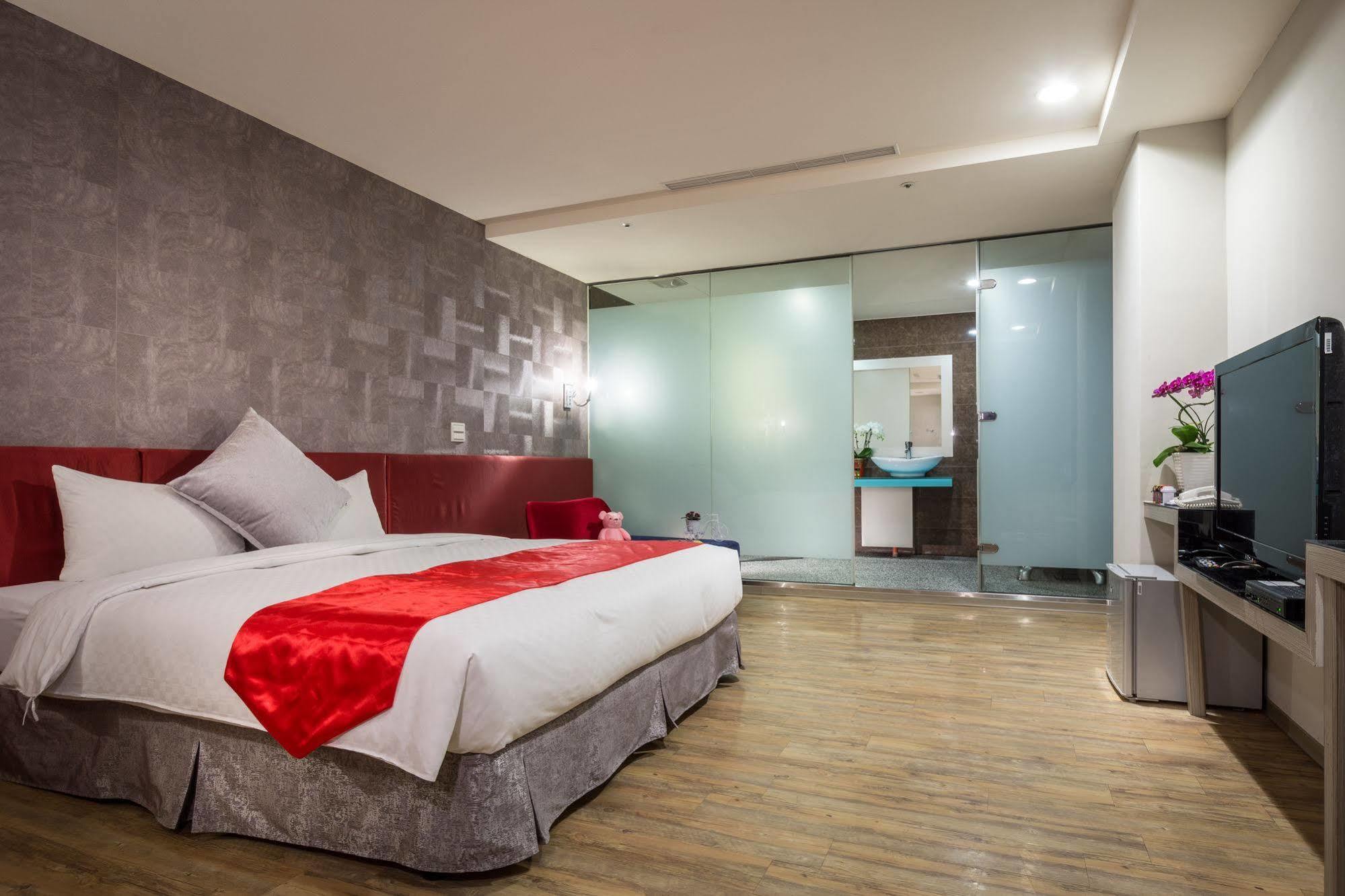Sparkle Bridge Hotel Taipei