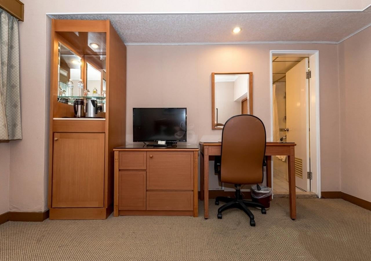 Hotel First 3*