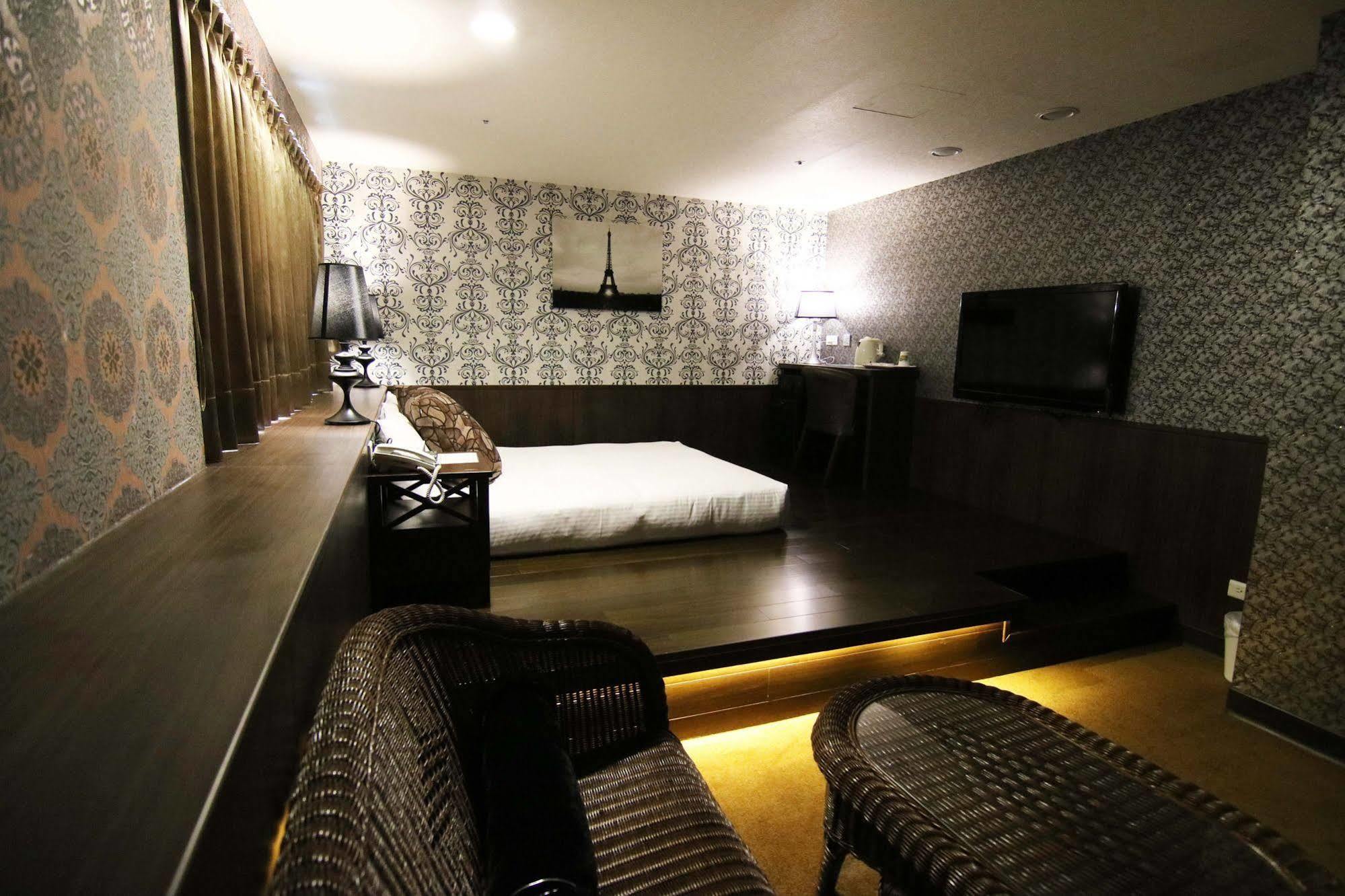 6 - Zhonghua Hotel Taipei