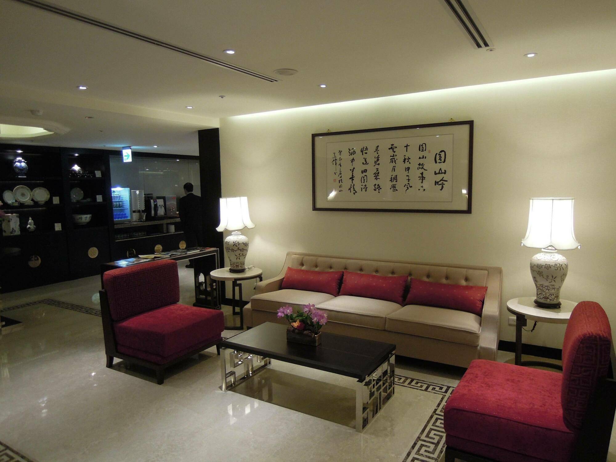 Hotel The Grand