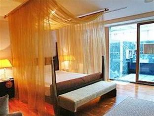 Hotel 33