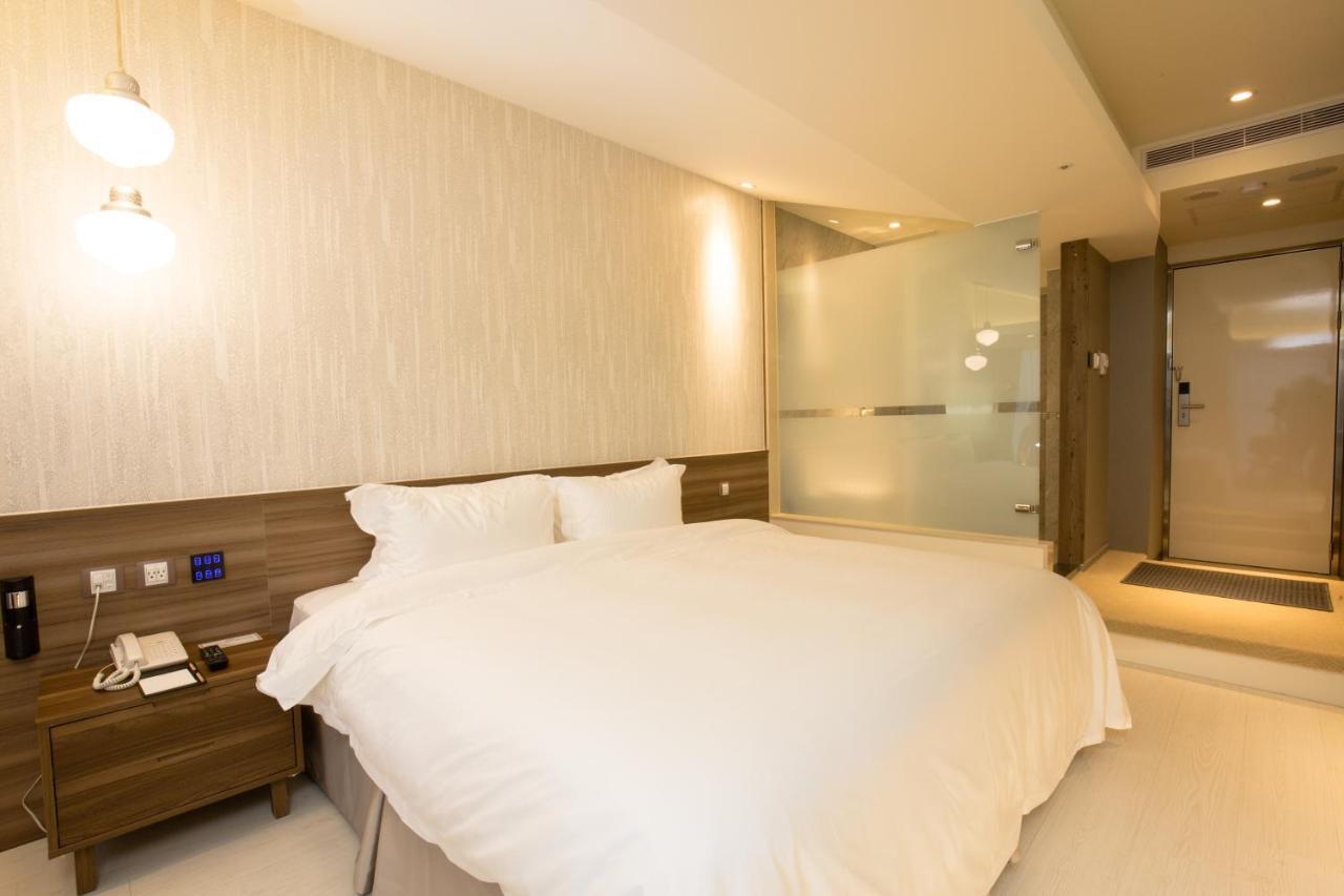 Walker Hotel. Ximen