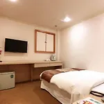 Red Cabin Inn