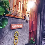 Alley Daylife