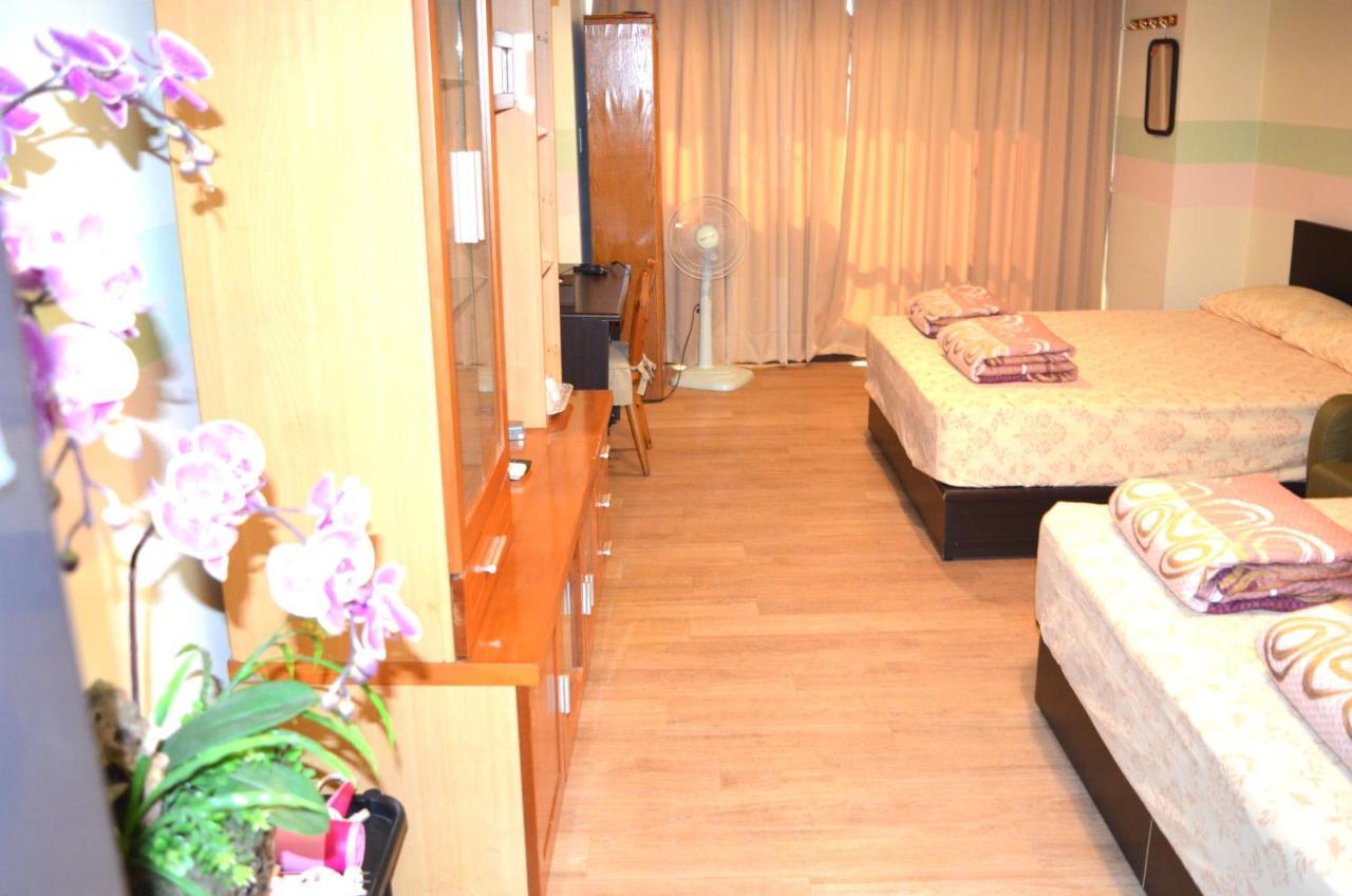 Holo Hostel