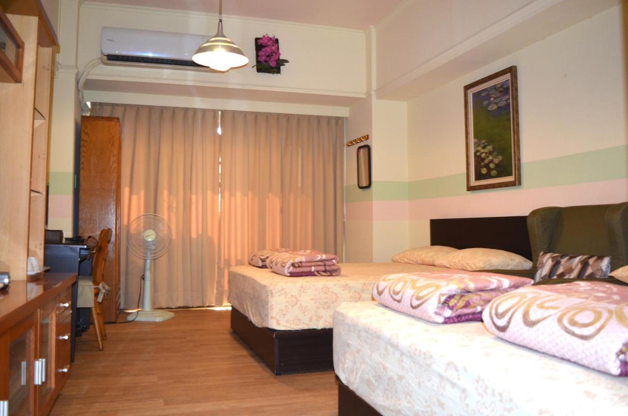 Hostel Holo