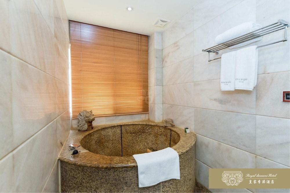 Royal Seasons Beitou Hotel 3*
