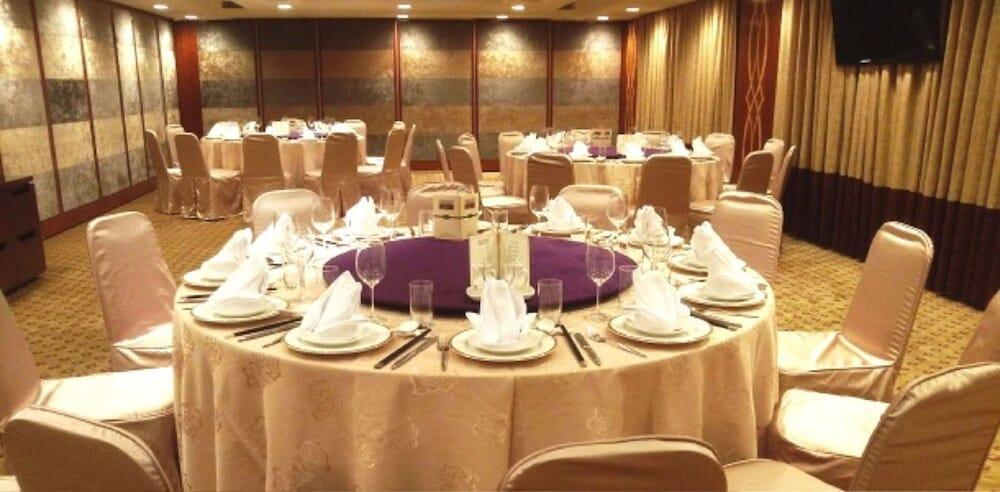 Evergreen Laurel 5*