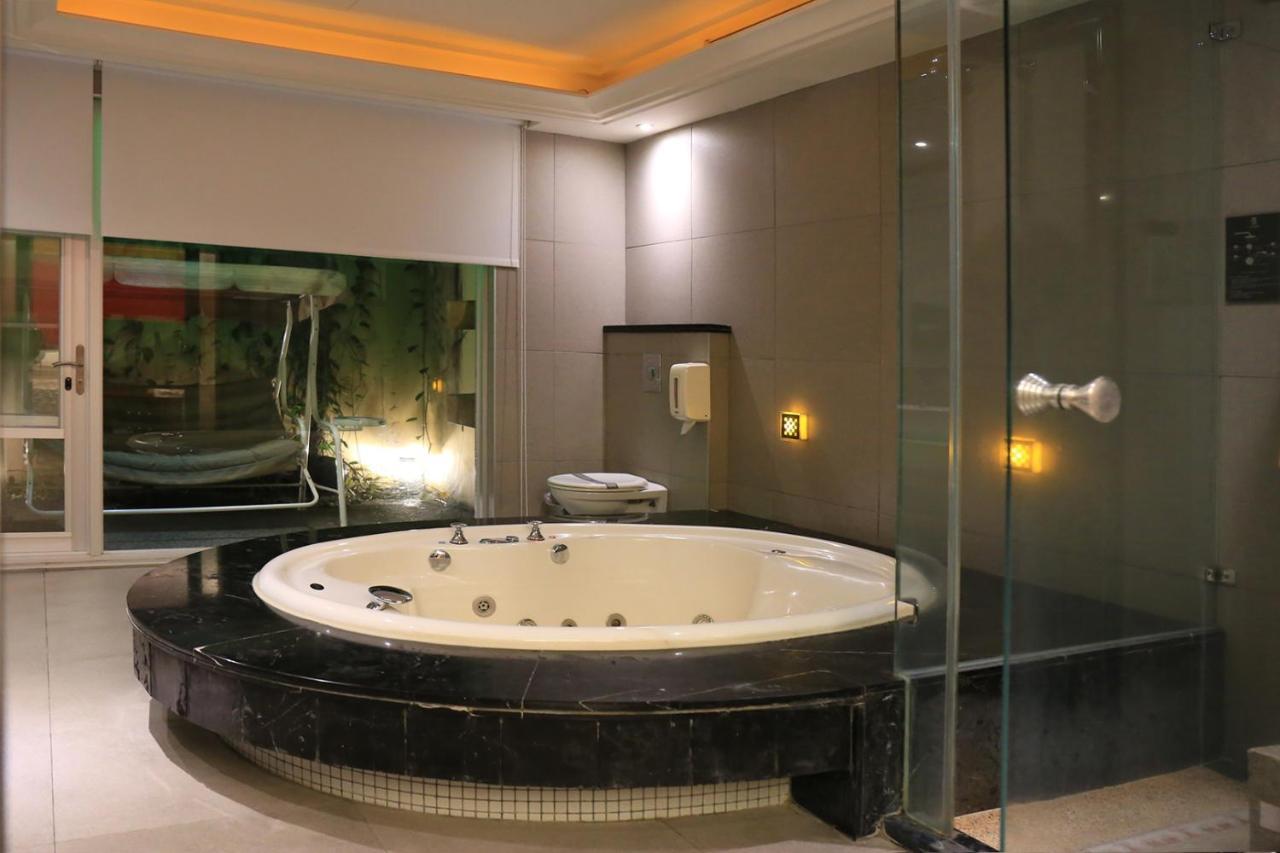 In-stone Motel *