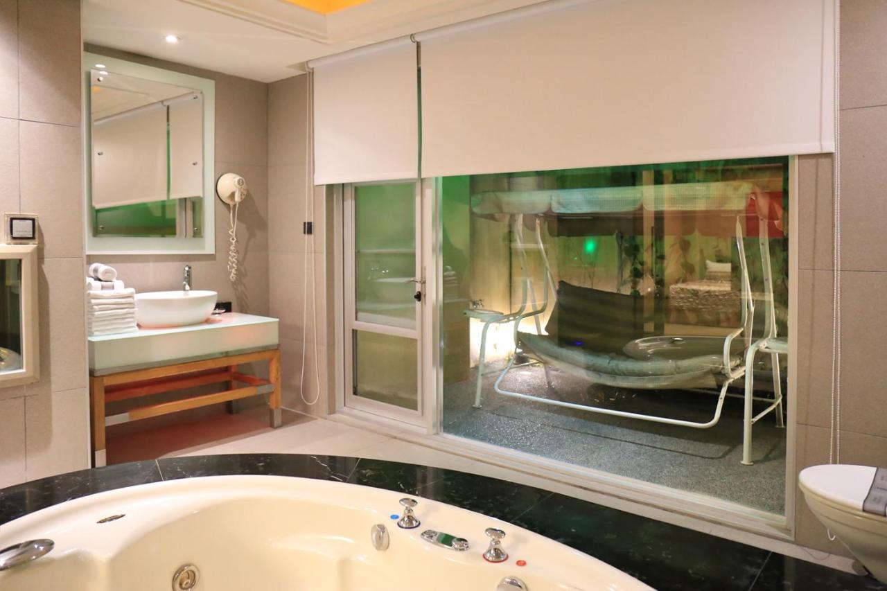 In-stone Motel *