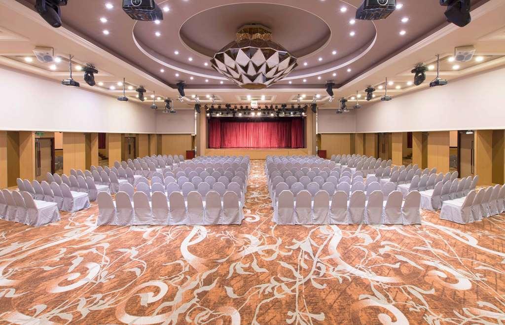 The Howard Plaza Hotel 5*