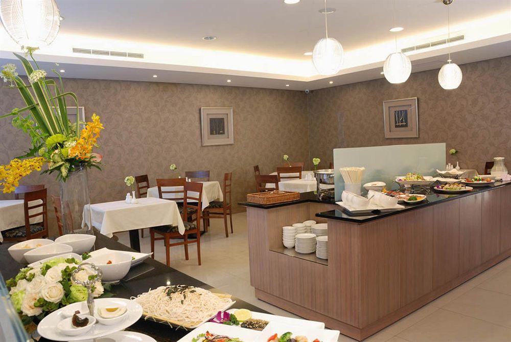 World Triple Beds Taipei