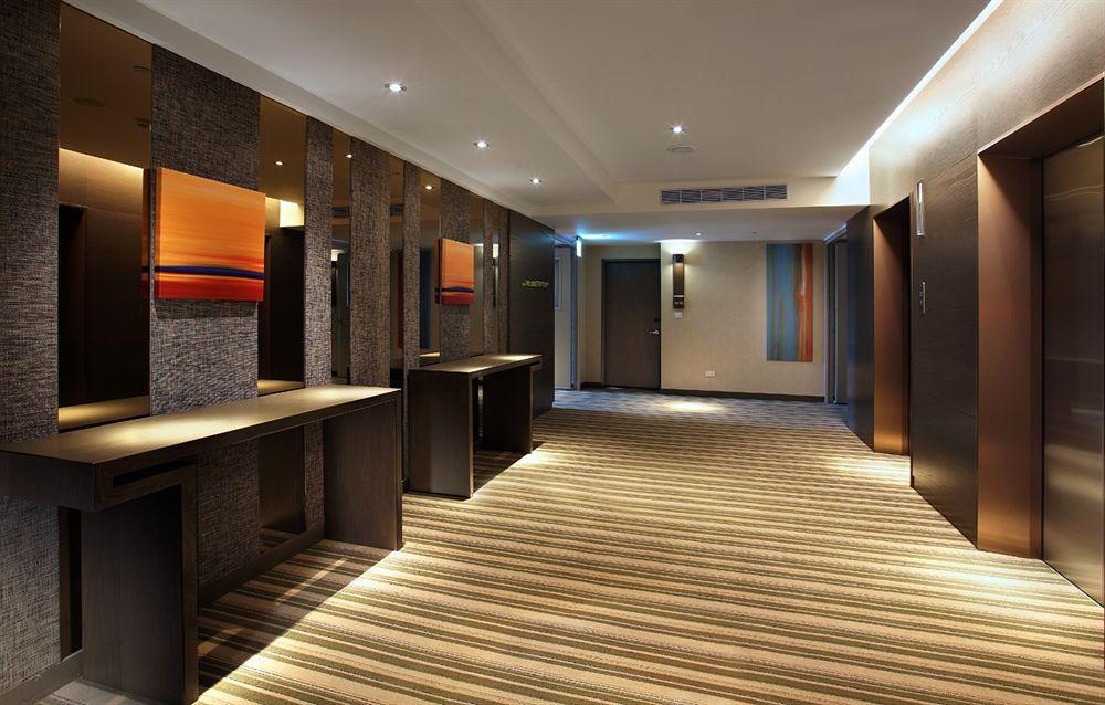 Two Tails Luzhou Hotel Taipei