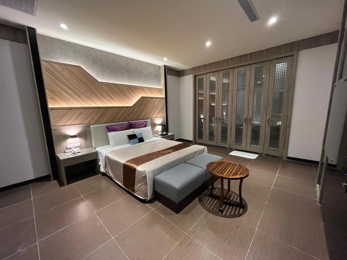Hotel Purple Rainbow