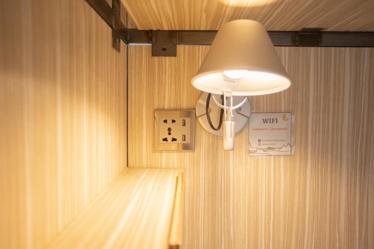 Corner & Cafe Hostel Taipei