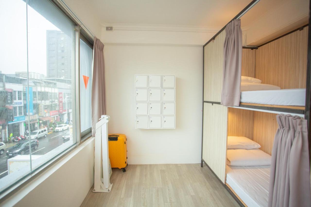 Corner & Cafe Hostel *