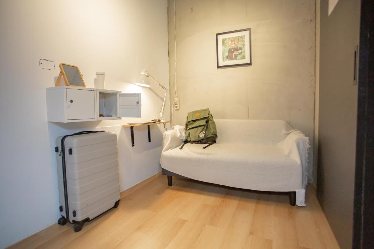 Corner & Cafe Hostel *
