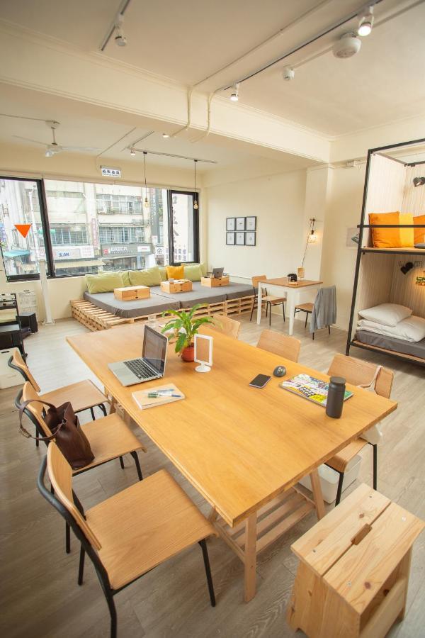 Corner & Cafe Hostel