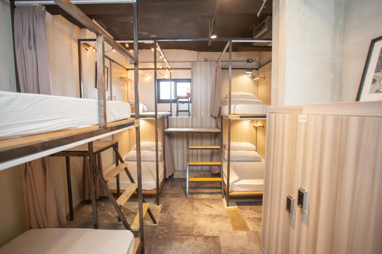 Corner & Cafe Hostel