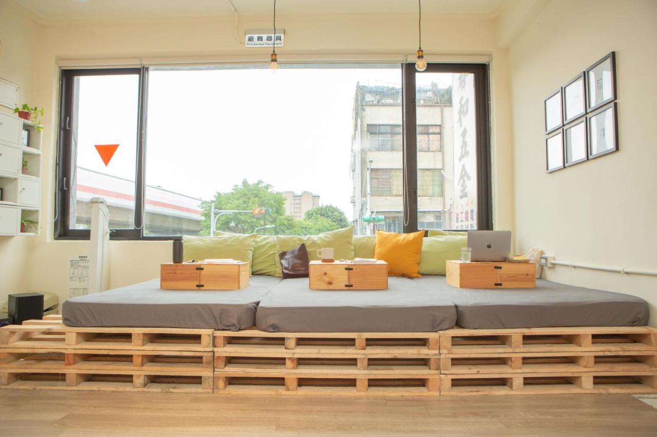 Corner & Cafe Hostel