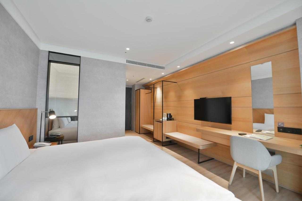 Check Select New Sanchong Hotel Taipei