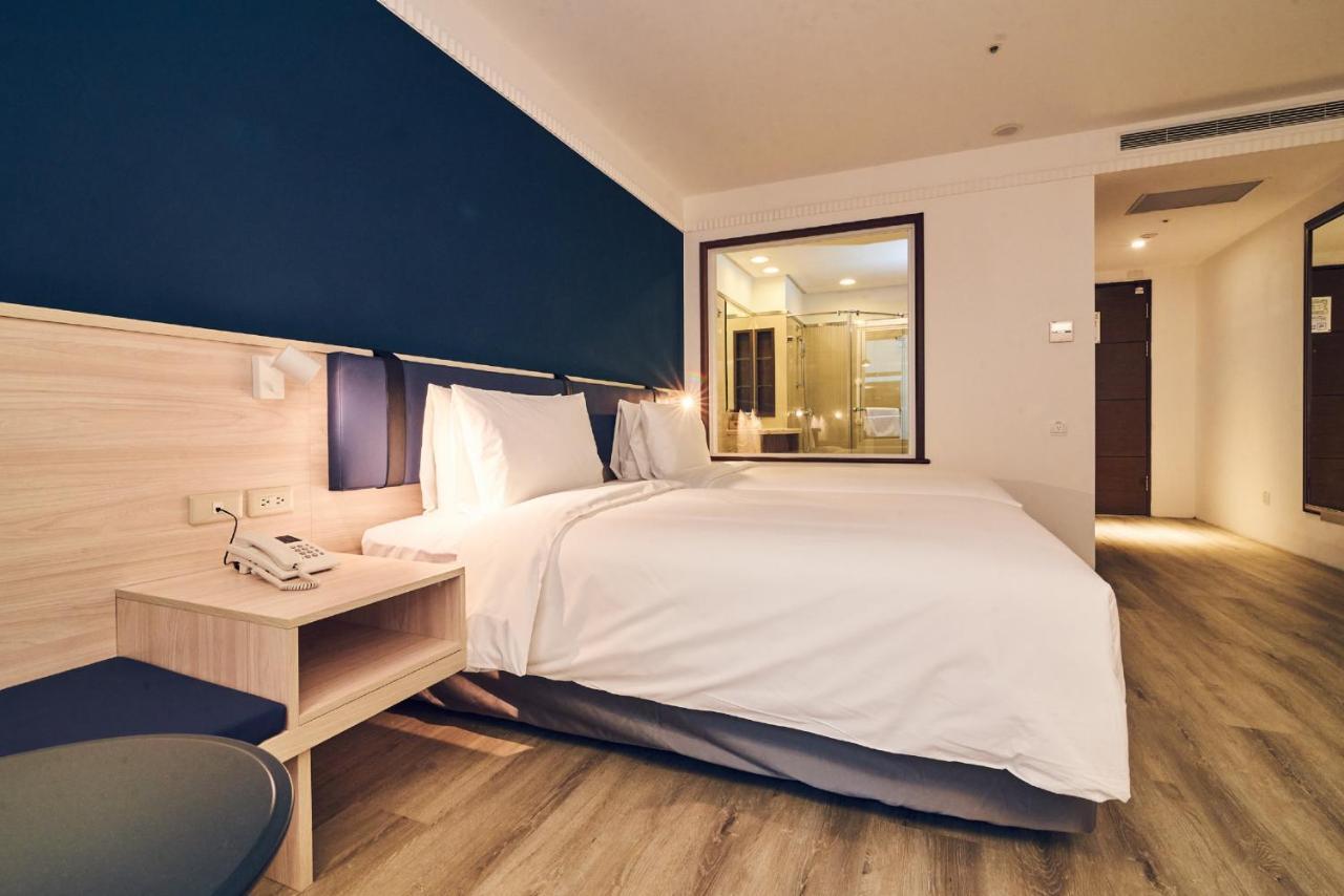 Check Select Nangang 4*