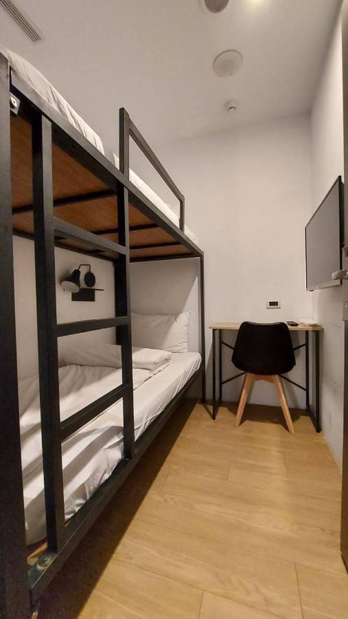 Daan Park Hostel *