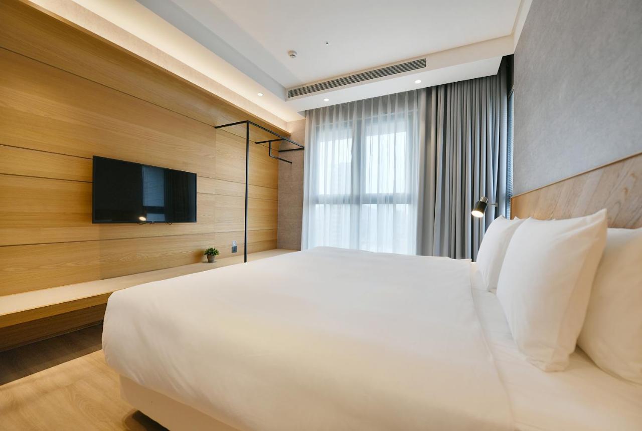 Check Select New Sanchong Hotel 4*