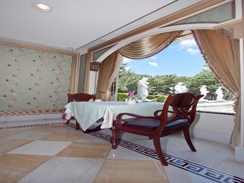 Royal Seasons Beitou 3*