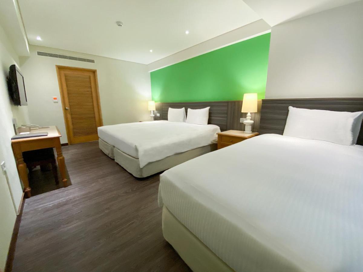 World Triple Beds Hotel Taipei