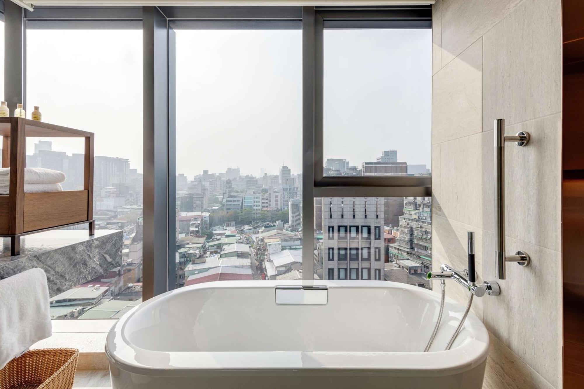 Doubletree By Hilton Zhongshan Hotel 4*