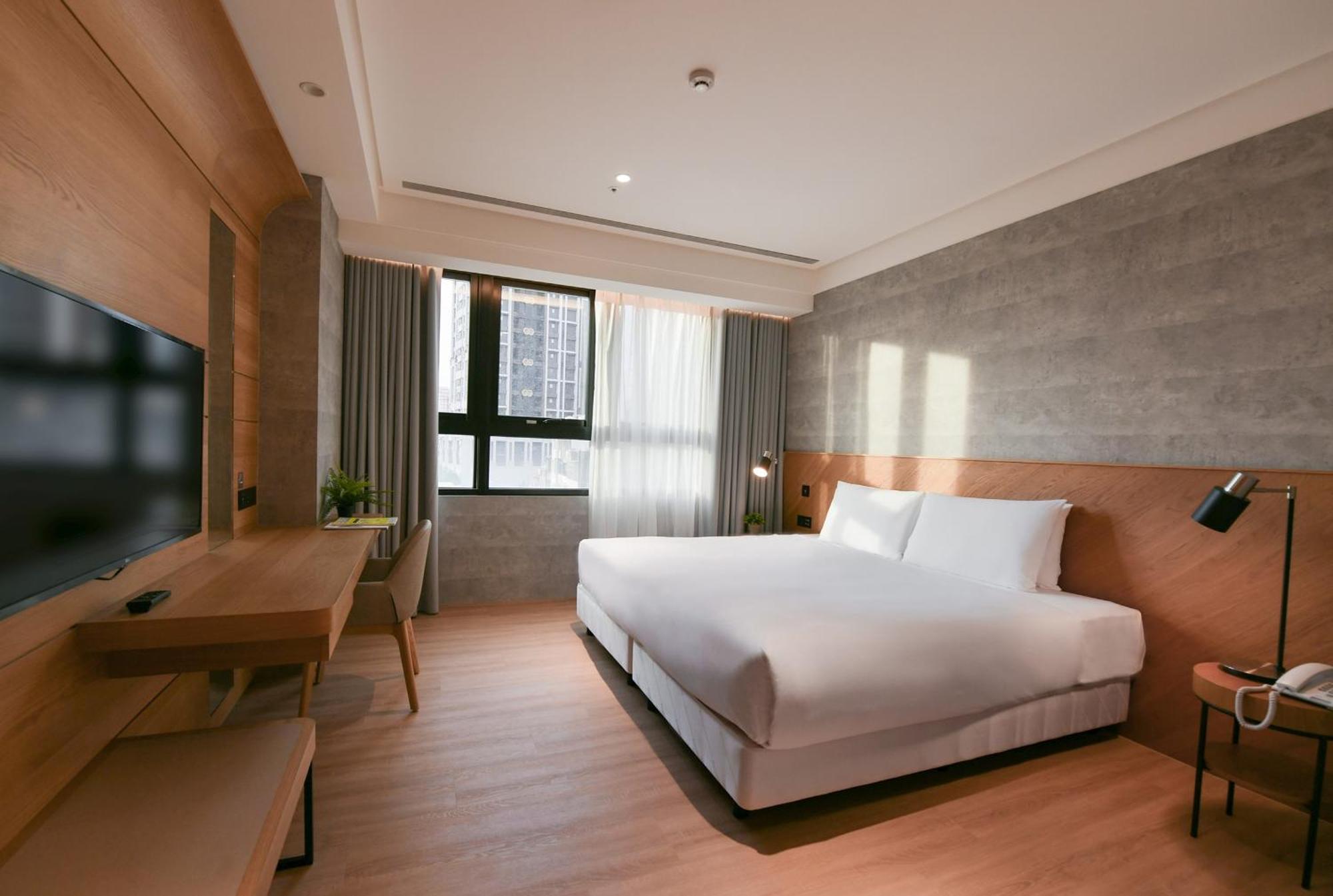 Hotel Check Select New Sanchong 4*