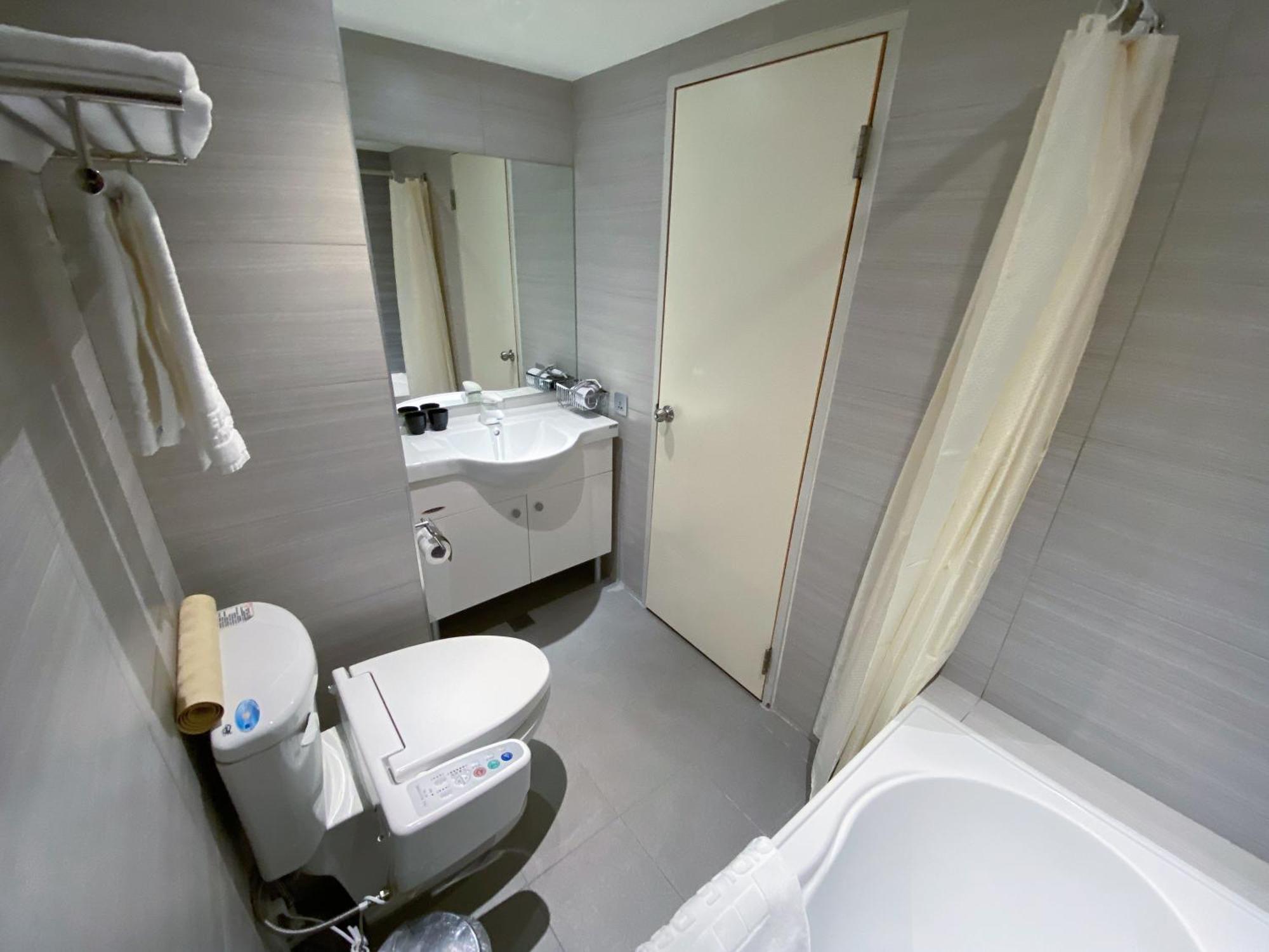 World Triple Beds 3* Taipei