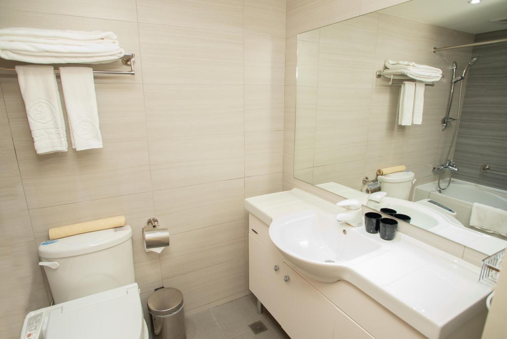 Hotel World Triple Beds