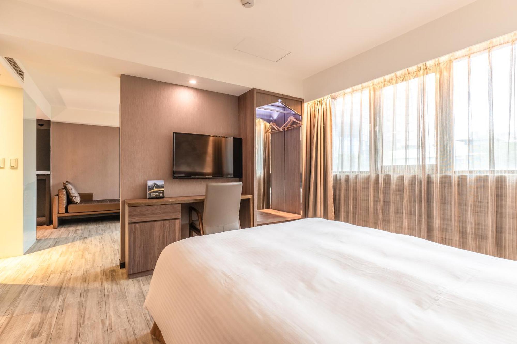 Hotel Guide Fuxing North 3*