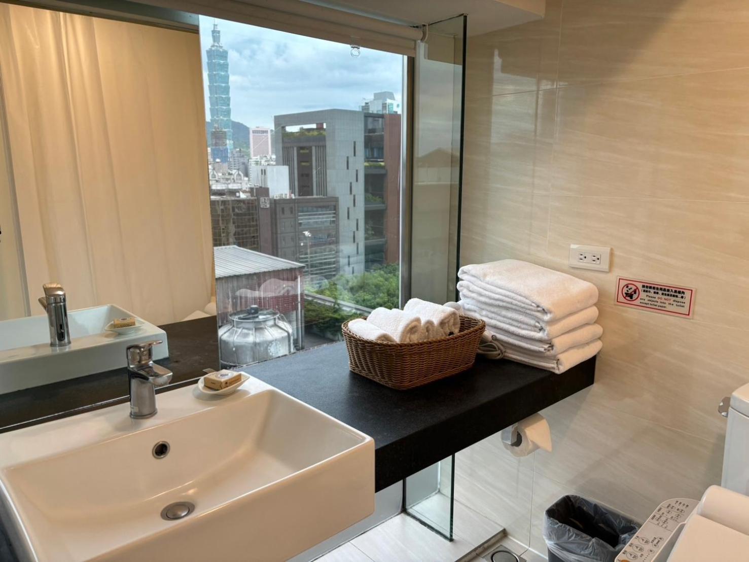 Eastin Hotel 3*