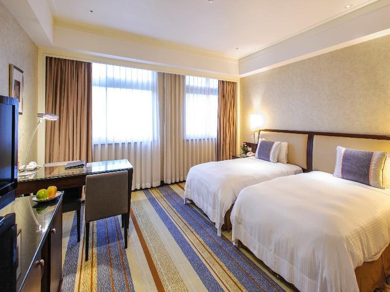 City Lake 3*