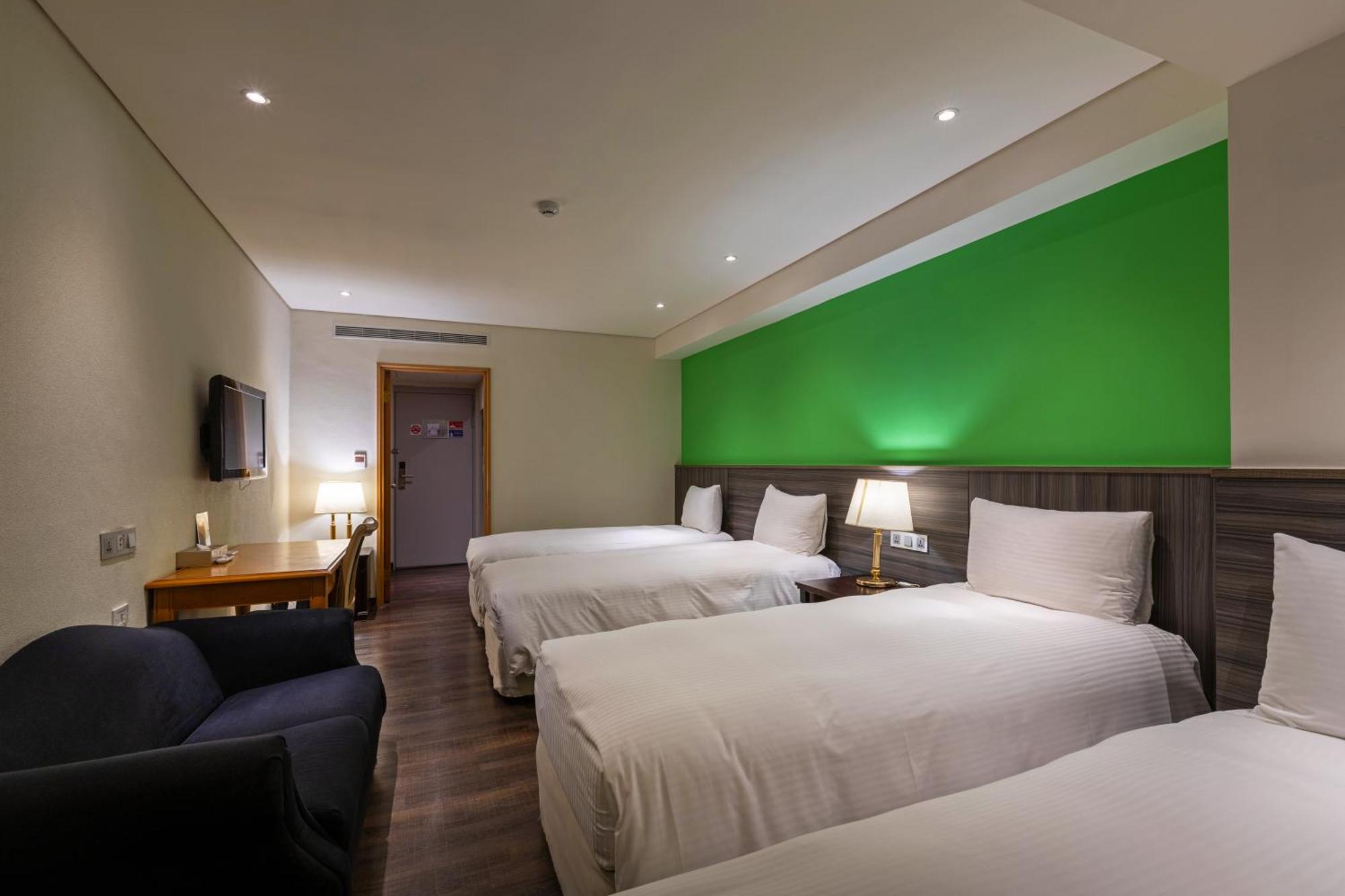 Hotel World Triple Beds Taipei