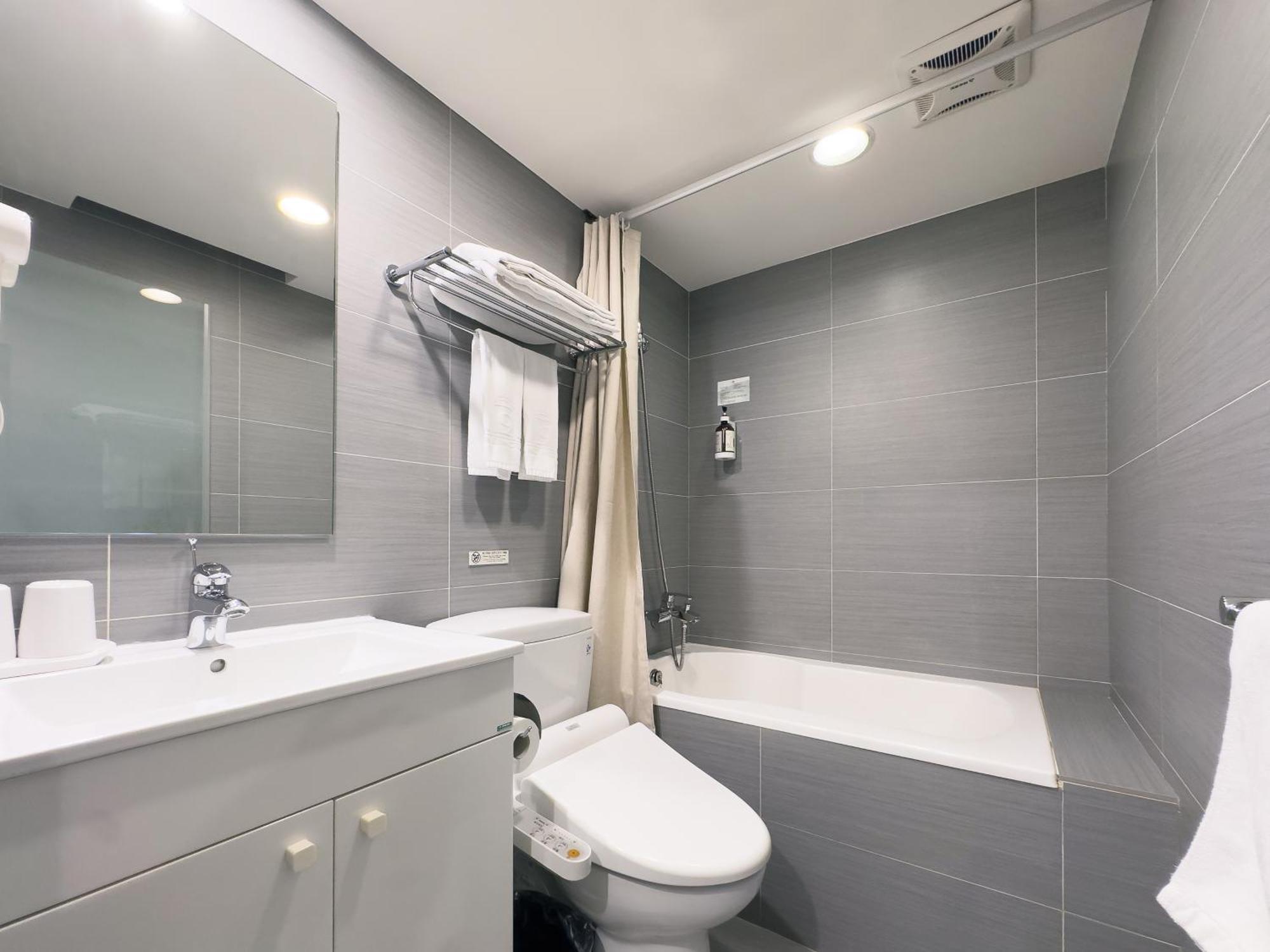 Lumos Hotel 3*