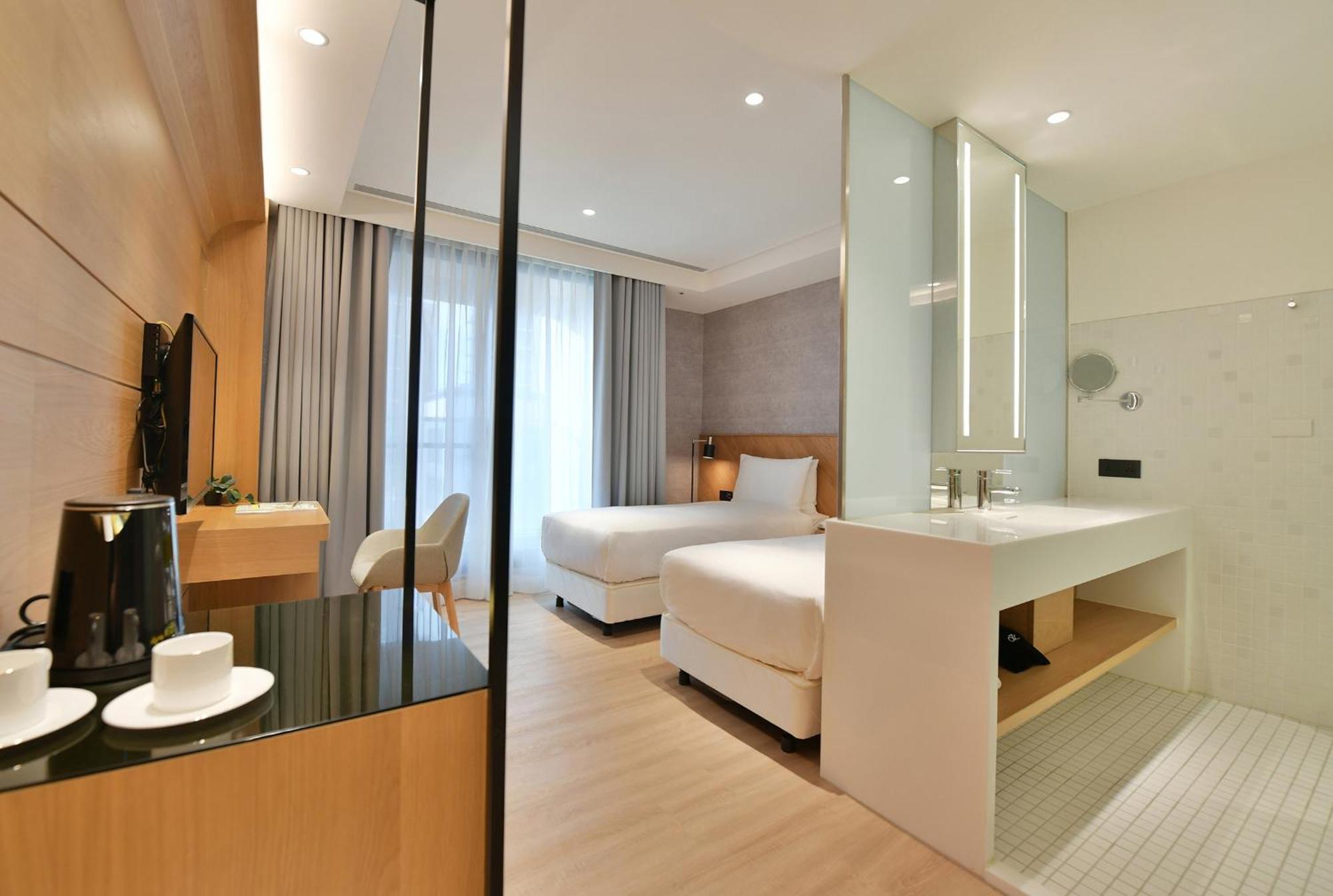 Check Select New Sanchong Hotel
