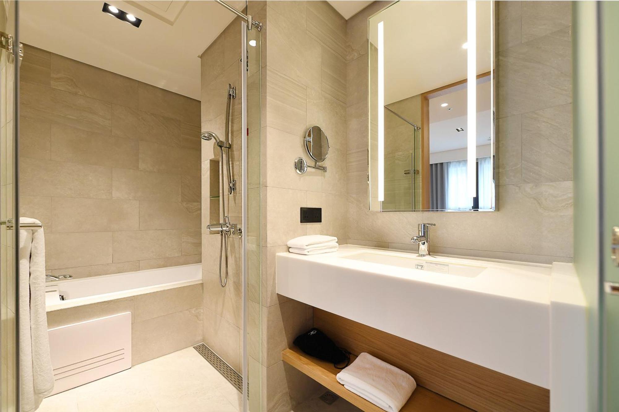 Hotel Check Select New Sanchong 4*
