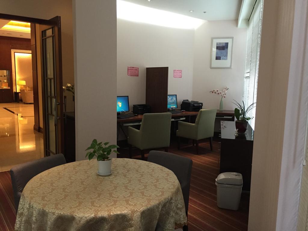 Hotel City Lake 3*