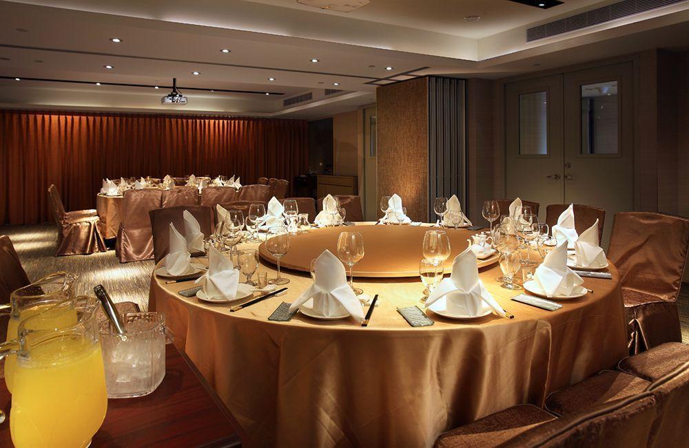 Two Tails Luzhou Hotel